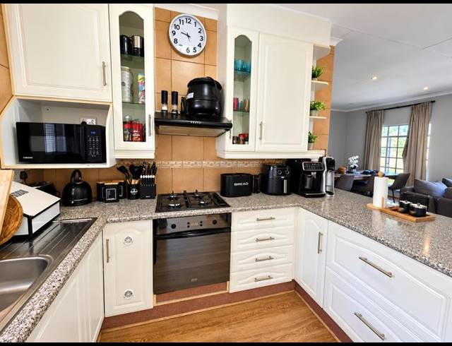 2 BEDROOM TOWNHOUSE FOR SALE IN GLEN MARAIS